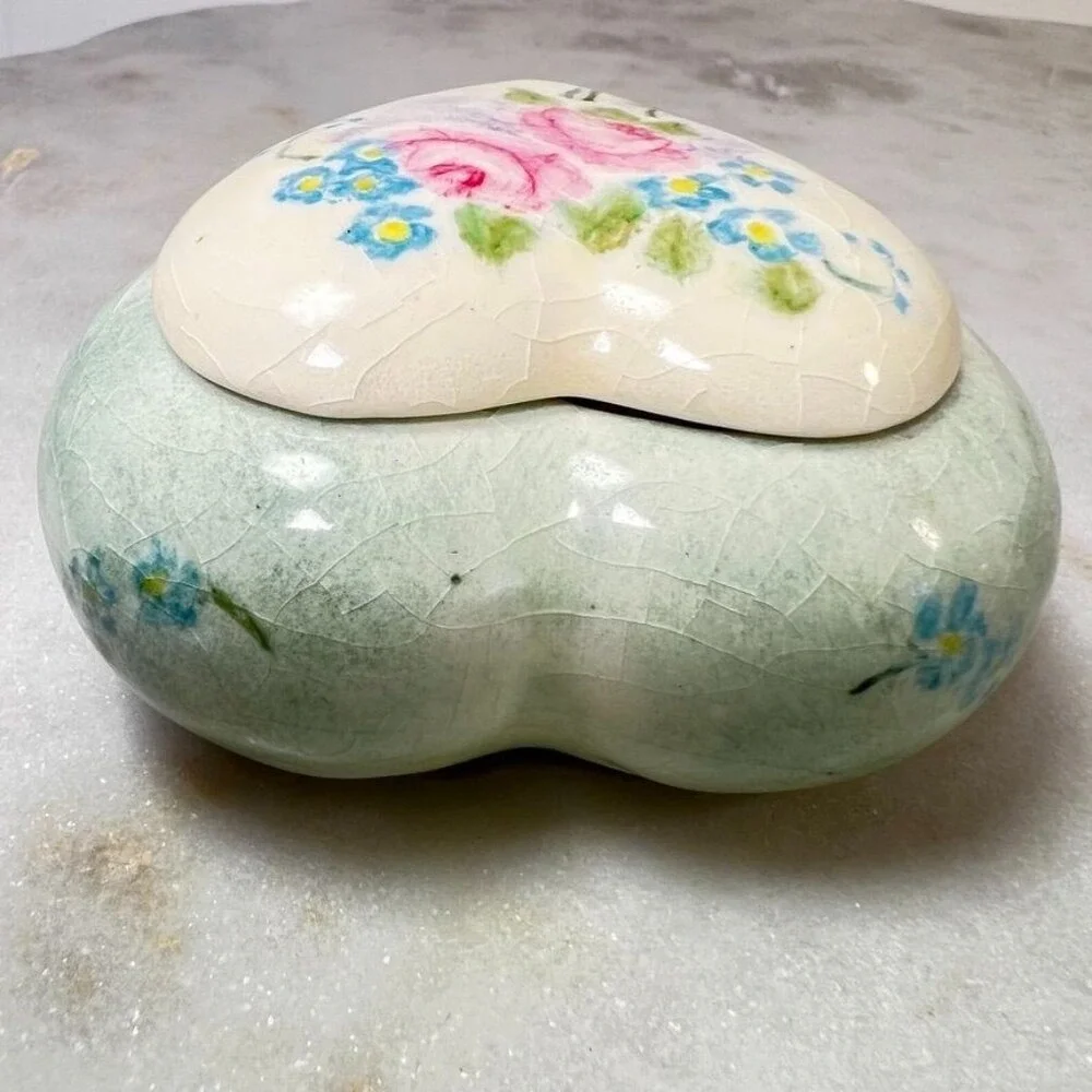 Vtg Ceramic Heart Shaped‎ Trinket Ring Box Floral Hand Painted Age Crackled